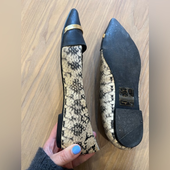 POINTED TOE SNAKESKIN FLATS FROM ALDO - Picture 4 of 10